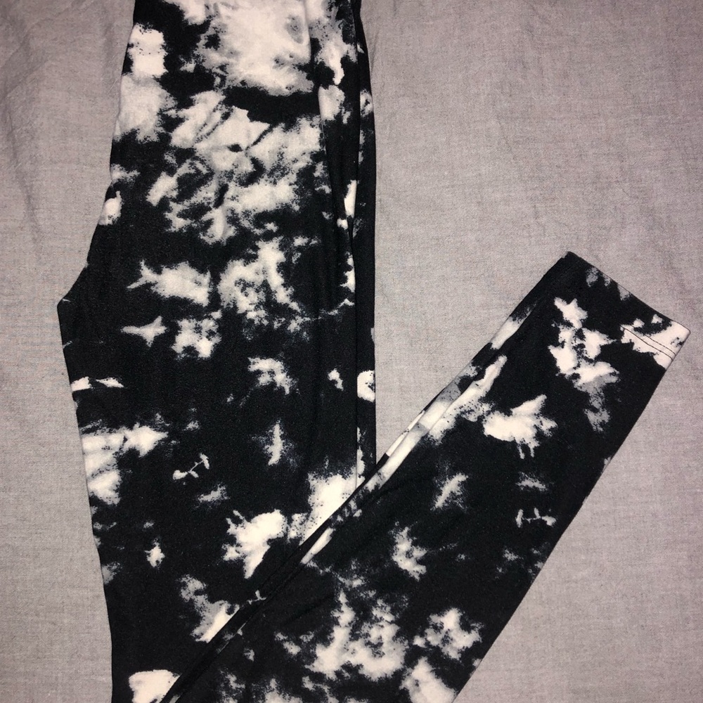 black and white leggings